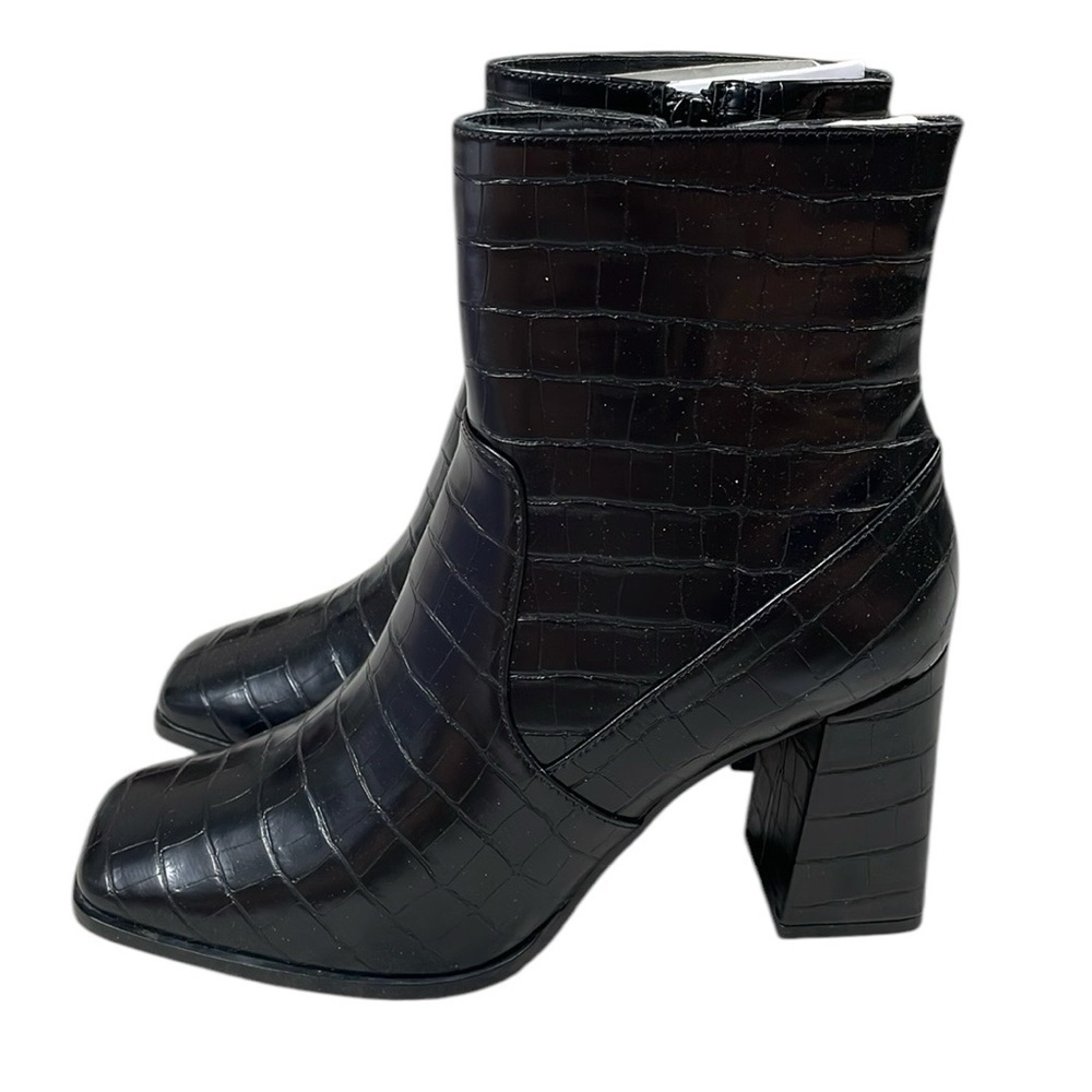 NIB Lisa Vicky Craze Faux Leather Croc Embossed Square Toe Ankle Boot Black 7.5